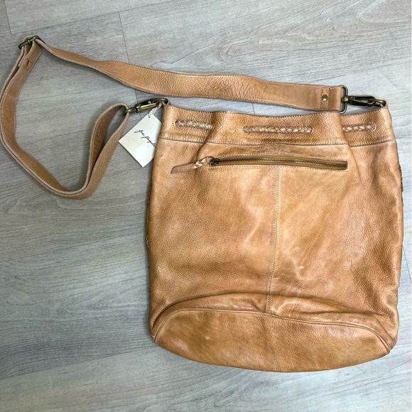 Free People Balera Del Mar Bucket Bag in Caramel NWT - Picture 8 of 10